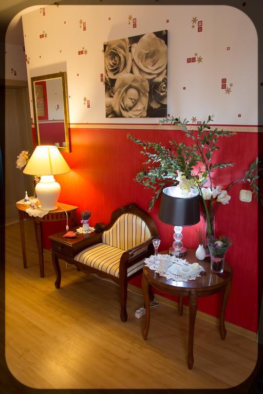 Noclegi Biala Roza Boleslawiec  Extérieur photo